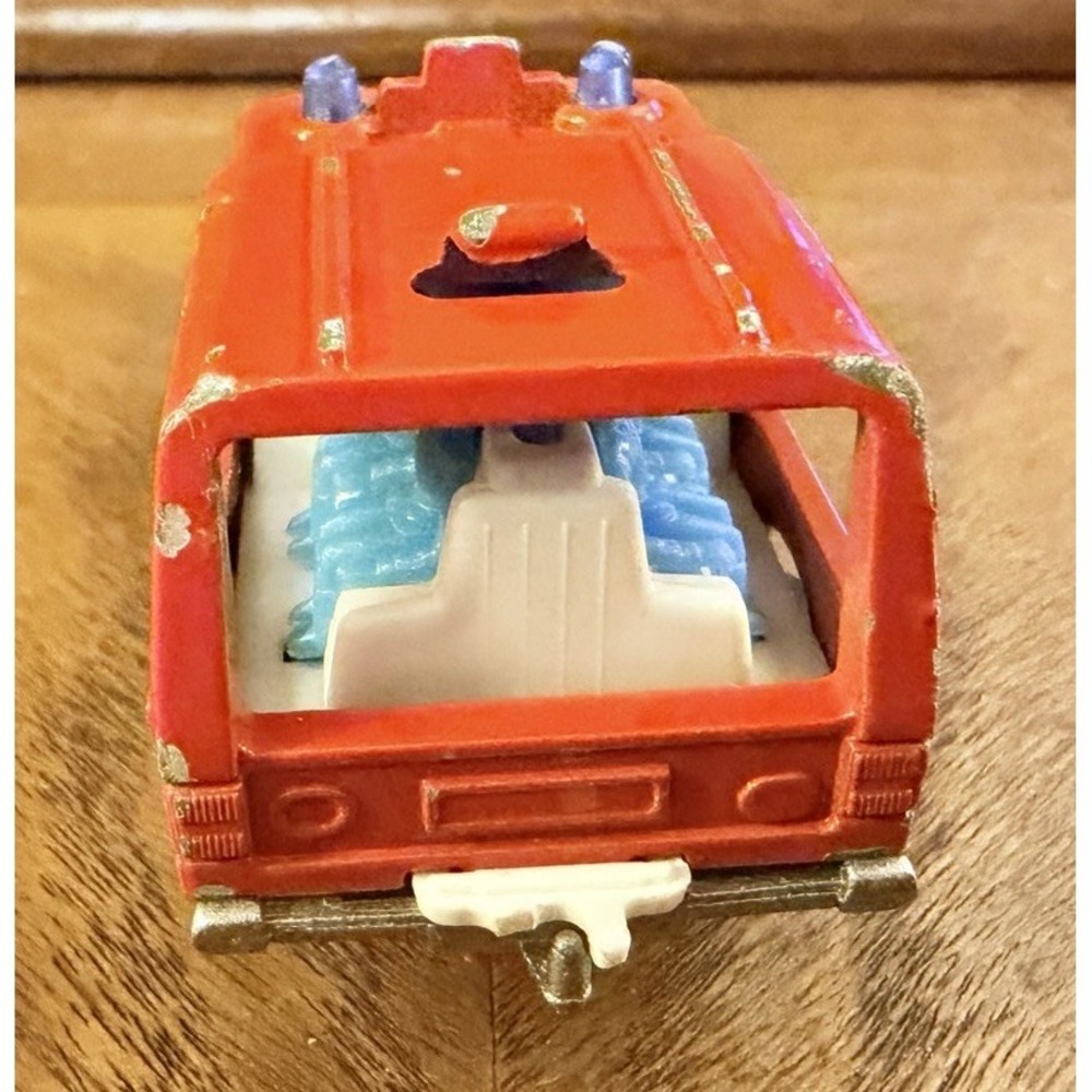 Vintage Majorette No.246 Red Range Rover fire engine - Picture 8 of 10
